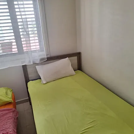 Easy 2 Bedroom Apartment, Makenzi *