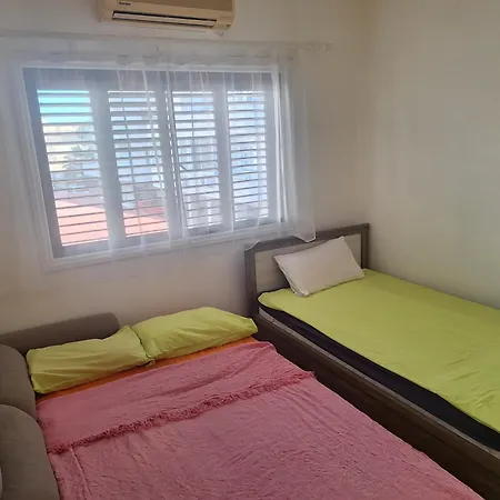 Easy 2 Bedroom Apartment, Makenzi *