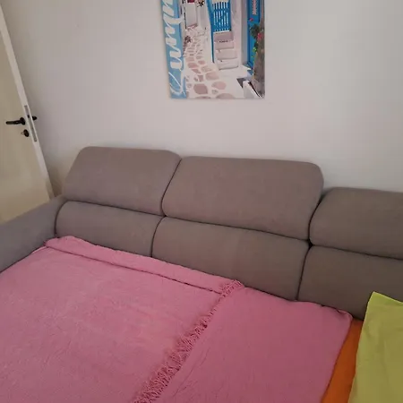 Easy 2 Bedroom Apartment, Makenzi