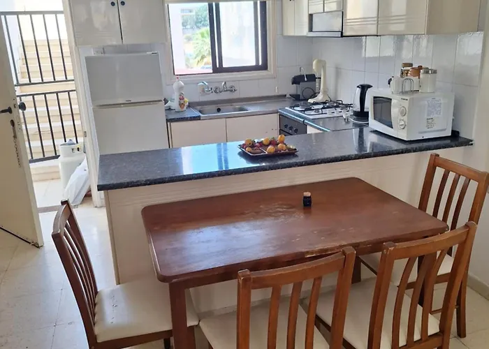 Easy 2 Bedroom Apartment, Makenzi דירה