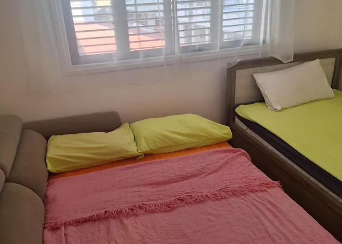 Easy 2 Bedroom Apartment, Makenzi *