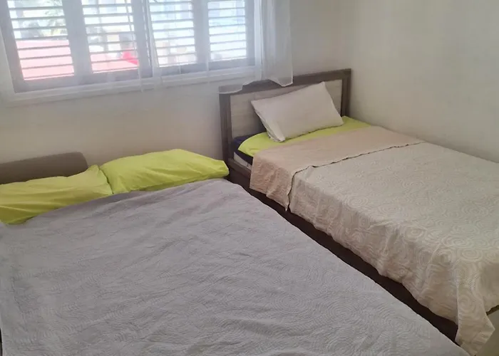 Easy 2 Bedroom Apartment, Makenzi