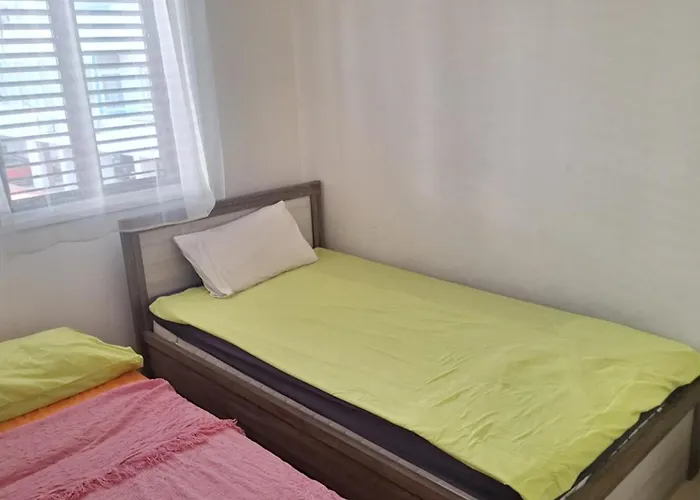 Easy 2 Bedroom Apartment, Makenzi * לרנקה