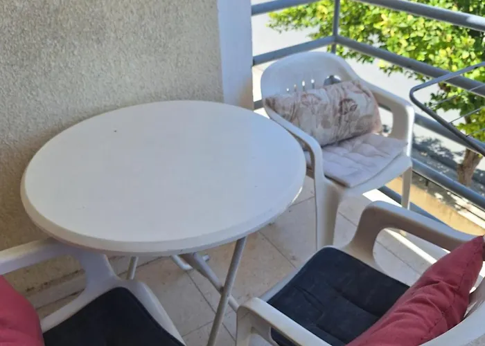 Easy 2 Bedroom Apartment, Makenzi דירה