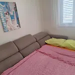 Easy 2 Bedroom Apartment, Makenzi Apartment *