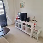 Apartment Easy 2 Bedroom Apartment, Makenzi *