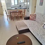 Apartment Easy 2 Bedroom Apartment, Makenzi *