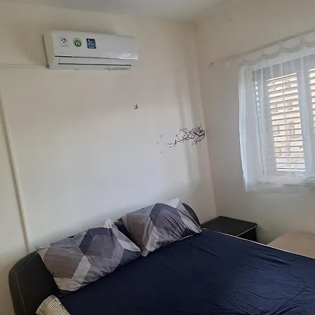 Easy 2 Bedroom Apartment, Makenzi * לרנקה