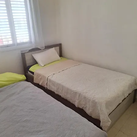 Easy 2 Bedroom Apartment, Makenzi דירה