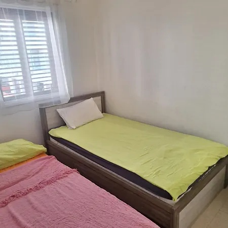 Easy 2 Bedroom Apartment, Makenzi * לרנקה