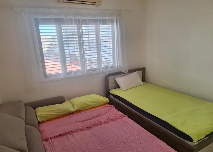 Easy 2 Bedroom Apartment, Makenzi *