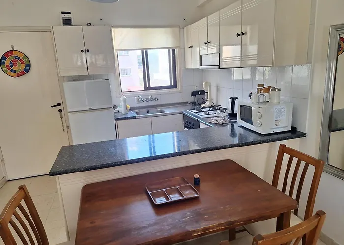 Easy 2 Bedroom Apartment, Makenzi