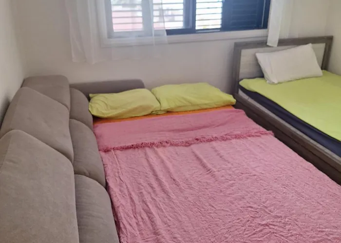 Easy 2 Bedroom Apartment, Makenzi *